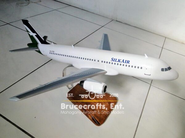 Model of A320-200 Silkair with detailed craftsmanship.